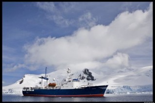 Antarctica - Explorer yacht Sarsen Paradise Bay 2